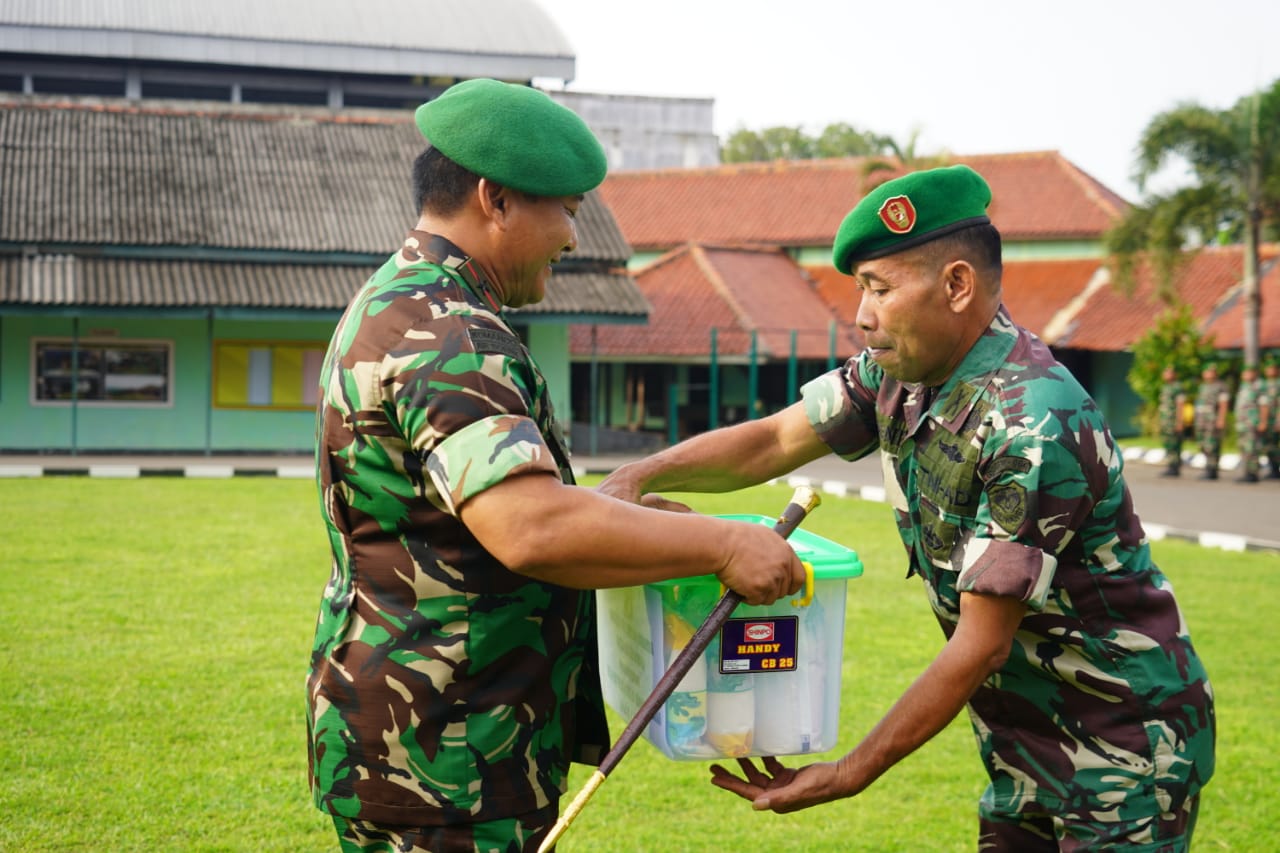 Jelang Bulan Suci Ramadhan Danrem 064/MY Beri Bingkisan ke Anggota