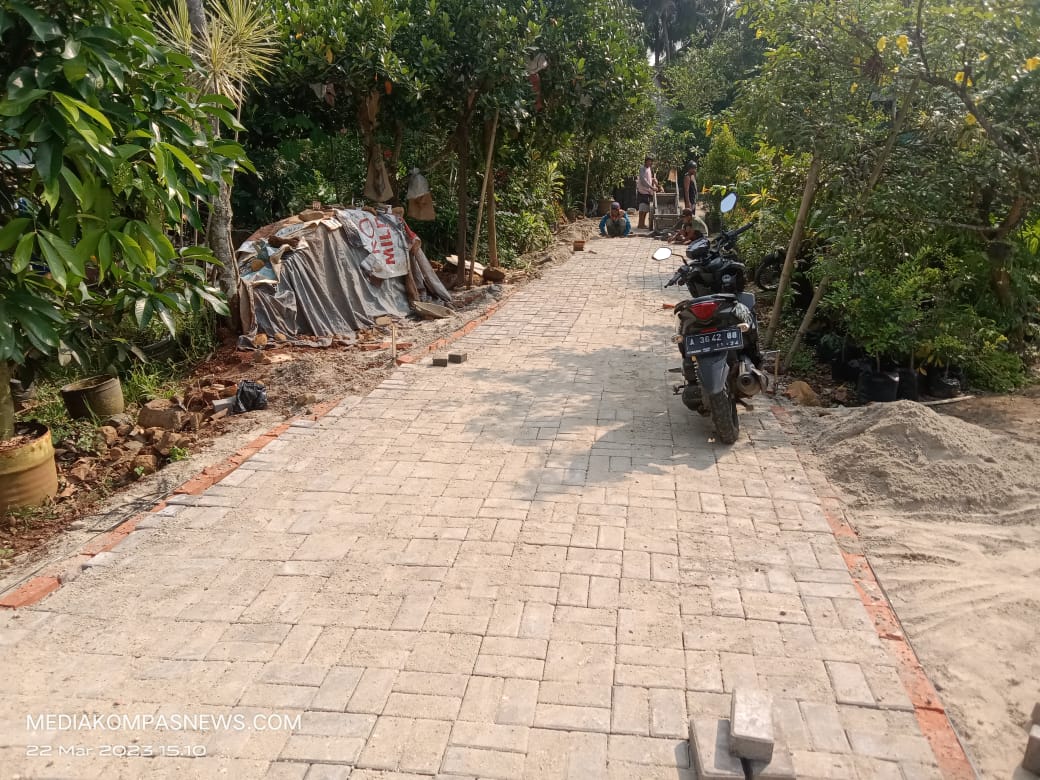 Diduga Proyek Siluman, Pembangunan Jalan Paving Blok Di Desa Cempaka Tidak Di Lengkapi Papan Proyek Informasi