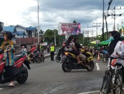 Personil Gabungan Polres Kapuas Hulu Lakukan Pengamanan Dan Pengaturan Arus Lalu lintas Di Pasar Juadah