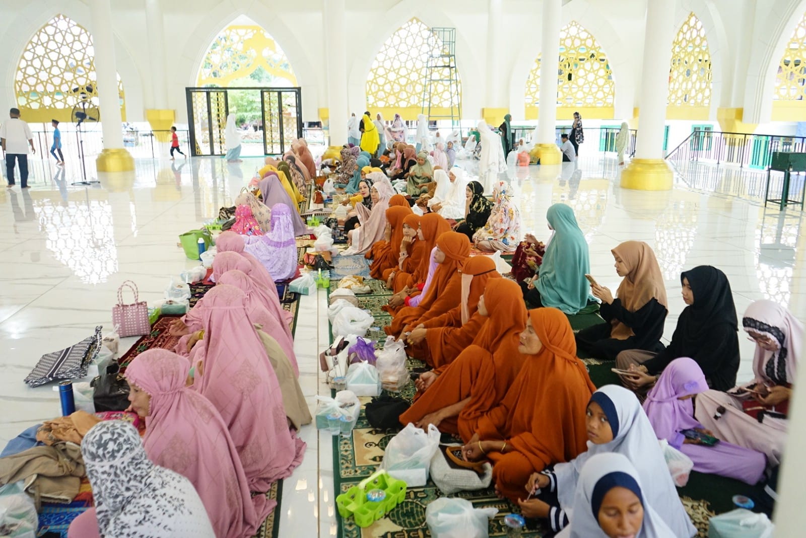 Safari Ramadhan MAYJEND TNI ( Purn ) H. Andi Muhammad Mappanyukki, SH. MH Di Kab. Wajo & Bone