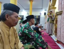 Jalin Silaturahmi, Babinsa Koramil 0111/Pagelaran Laksanakan Tarawih Kelililing