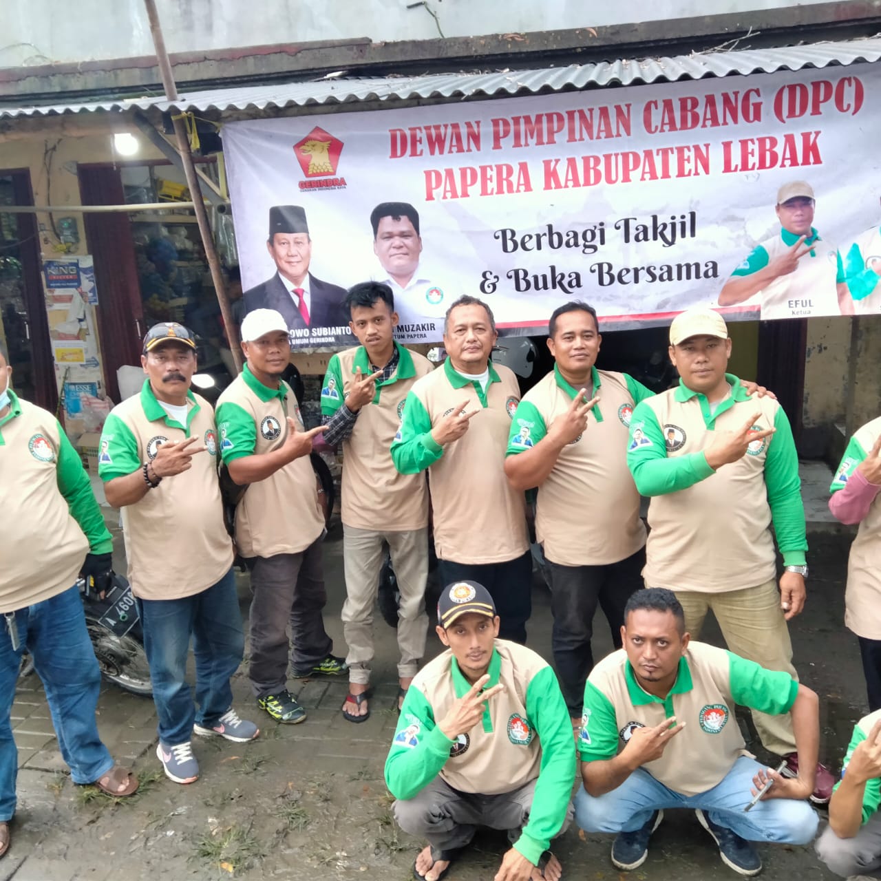 PAPERA KABUPATEN LEBAK BAGIKAN TAKJIL KE WARGA DAN BUKA BERSAMA