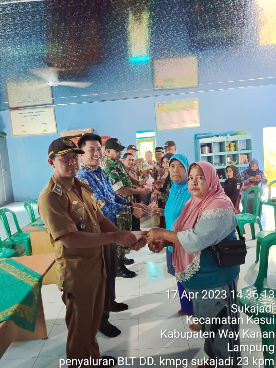 Jelang Lebaran, BLT DD Kampung Sukajadi Telah Disalurkan