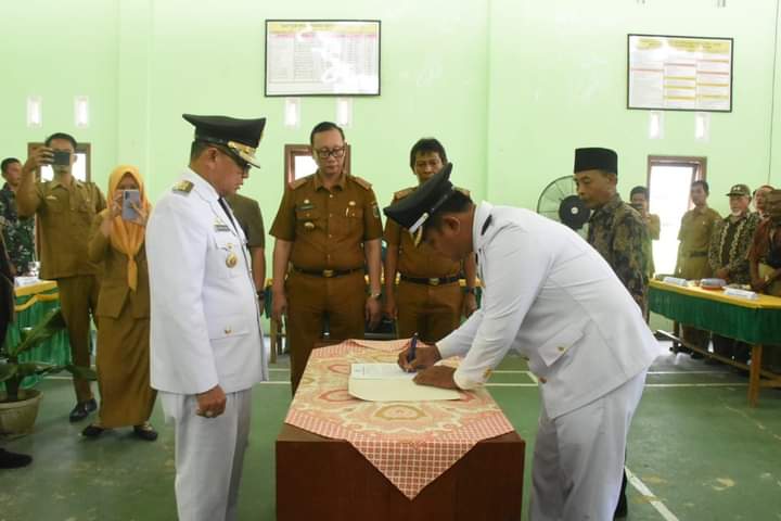 Bupati Lamtim Beri Ucapkan Selamat Ke Agus Wahyono, Yang Dilantik Sebagai Kepala Desa Pengganti Antar Waktu