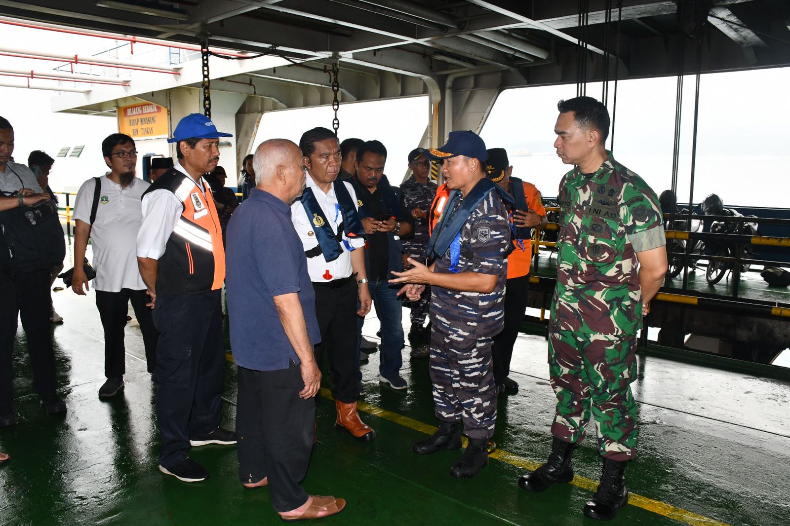 Dandim 0623/Cilegon melaksanakan pengecekan langsung evakuasi KMP ROYCE 1.