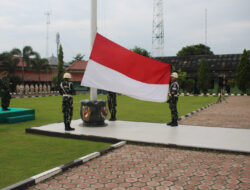 Dandenpal III/4 Serang Pimpin Upacara Bendera Mingguan