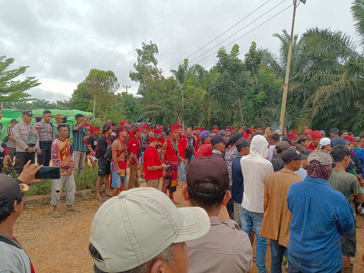 Puluhan TBBR dan Masyarakat Seluas Sampaikan Aksi Damai ke PT WKN