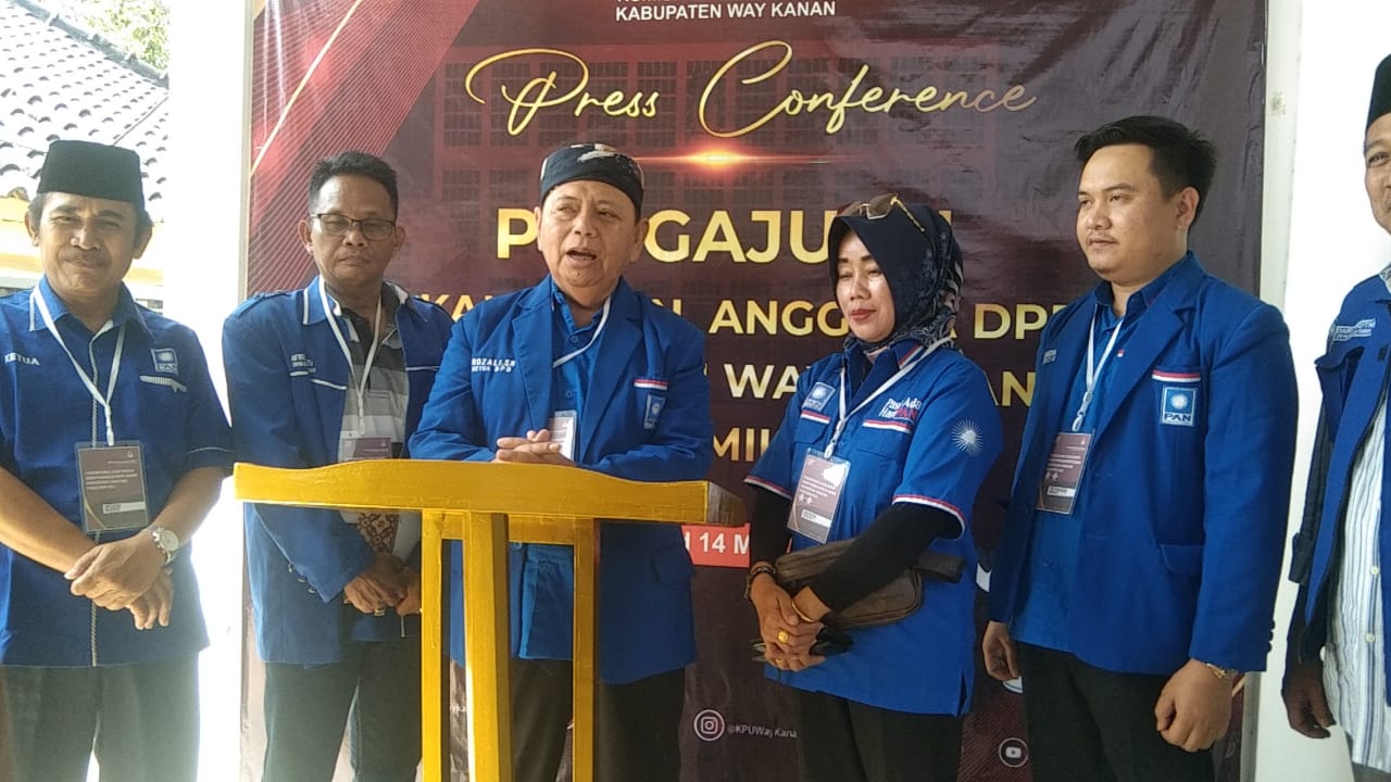 Rozali Ketua DPC Partai Amat Nasional (PAN ) Beserta Rombongan pengurus mendaftar 40 Bakal calon legeslatif Optimis 8kursi tahun 2024