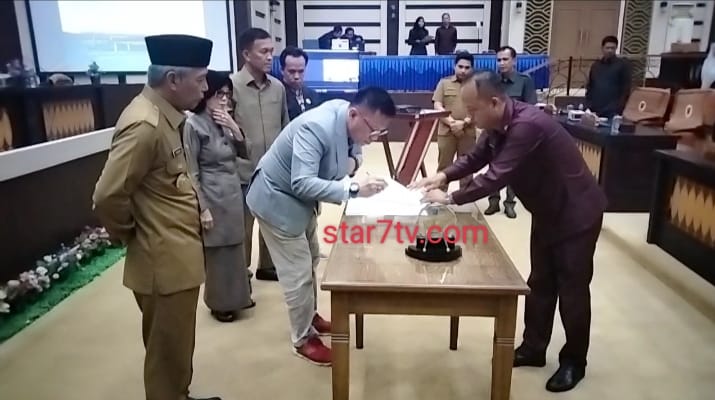 DPRD OKI Rapat Pembahasan Tentang Raperda Inisiatif dan Raperda Ekskutif Tahun 2023