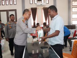 HUT ke-77 Polres Aceh Timur Gelar Bakti Sosial, Salurkan Sembako kepada Masyarakat Aceh Timur. 