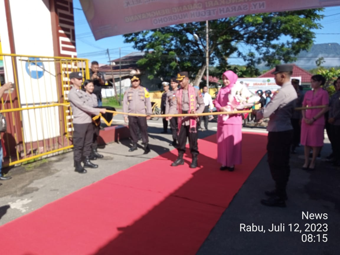 Acara Piisah Sambut Pejabat Kapolres Bengkayang.