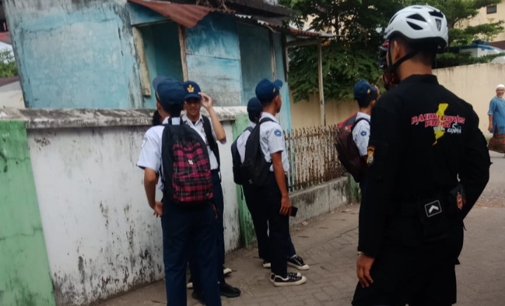 Patroli Sepeda Sat Samapta Polres Gowa Efektif Wujudkan Dialogis Dengan Warga dan Pelajar