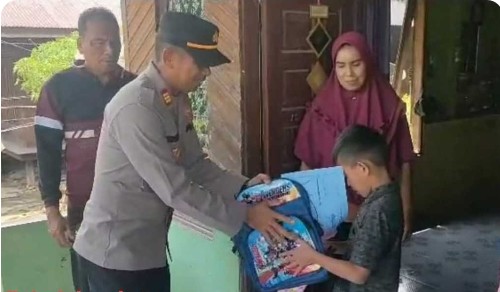 Jelang Tahun Ajaran Baru, Polsek Serbajadi Polres Aceh Timur Bantu Peralatan Sekolah Kepada Anak Yatim