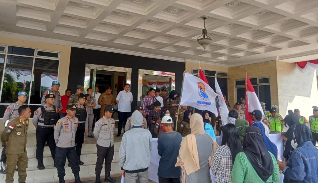 Hibah Lahan dan Bangunan Pemda OKI Kepada Kejaksaan Diduga Bermasalah, DPD IWO Indonesia OKI Demo di DPRD OKI