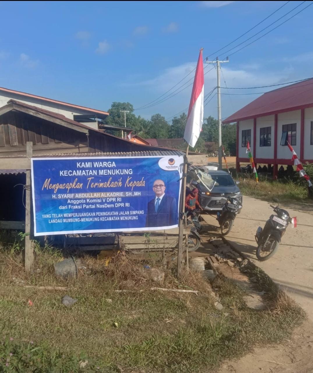 Perjuangkan Infrastrutur Jalan, Warga Melawi Beri Ucapan Terimakasih Kepada Anggota DPR RI Syarif Abdullah Alkadrie.