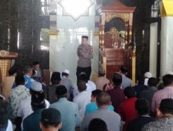 Sholat Jumat Bersama, Kapolsek Pallangga Beri Himbauan Kamtibmas Kepada Warga