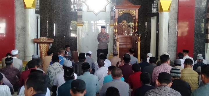 Sholat Jumat Bersama, Kapolsek Pallangga Beri Himbauan Kamtibmas Kepada Warga