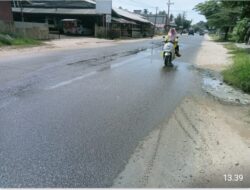 Limbah Meluap Sampai ke Jalan Umum Diduga Sangat Mengganggu Pengguna Jalan dan Warga Sekitar 