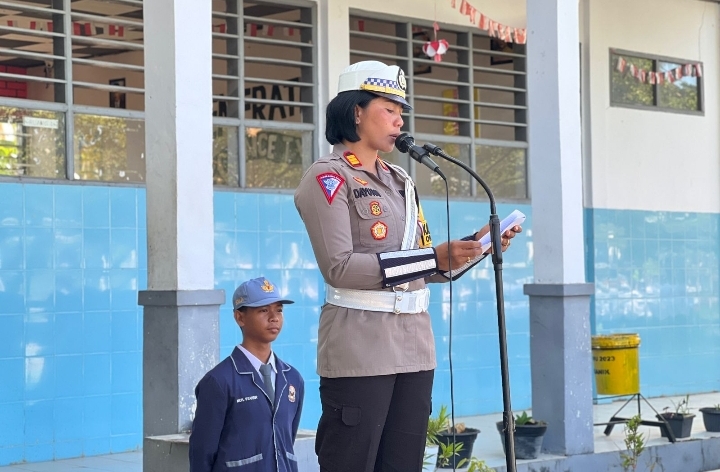 Gelar Police Goes To School, Kasatlantas Polres Gowa Sampaikan Hal Penting Ini Dihadapan Para Pelajar SMAN 19