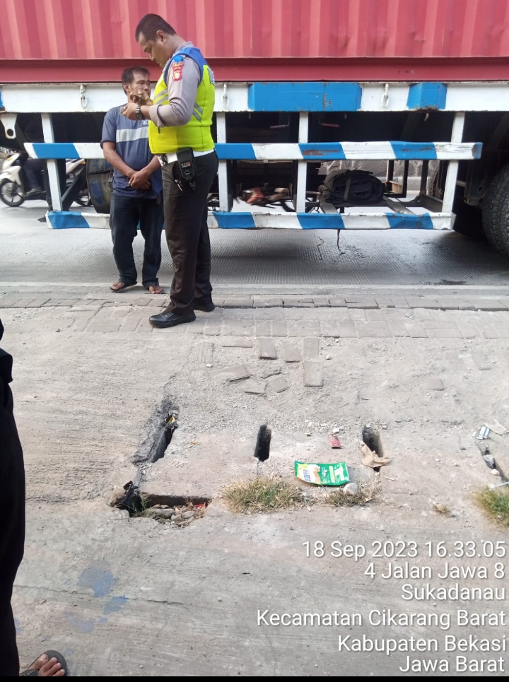 Laka Lantas Truck Container Vs Sepeda Motor Merenggut Korban Jiwa