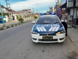 Tingkatkan Kesadaran Masyarakat Dalam Berlalu Lintas, KBO Satlantas Polres Aceh Timur Sosialisai di Jalur KTL