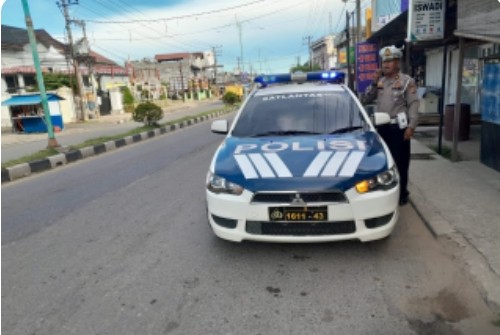 Tingkatkan Kesadaran Masyarakat Dalam Berlalu Lintas, KBO Satlantas Polres Aceh Timur Sosialisai di Jalur KTL