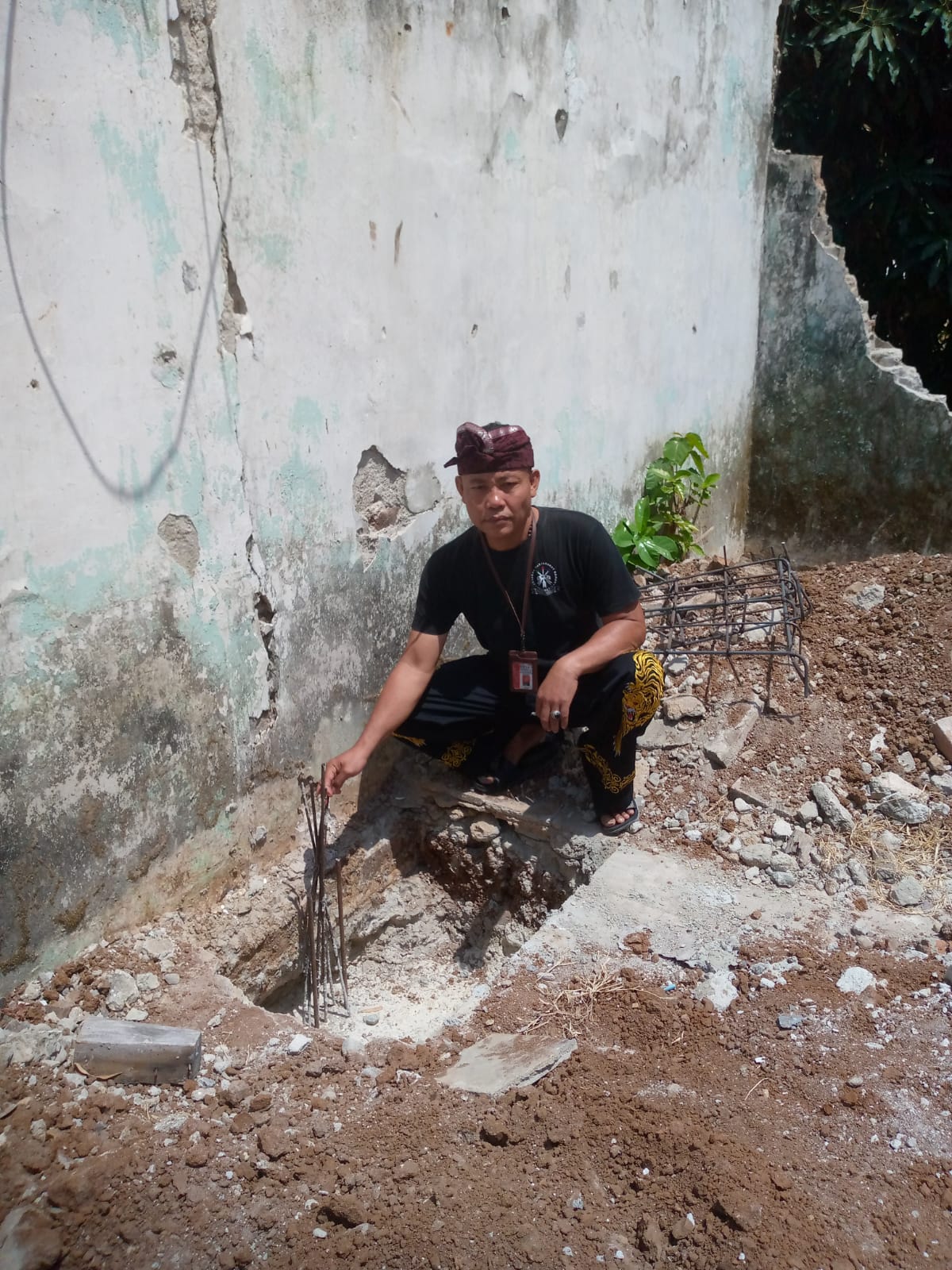 LSM GMBI KSM BAWEAN DISTRIK GRESIK Menyoroti Rehabilitasi Ruang Kelas UPT SDN 327 BULULANJANG Dan SDN 355 Sungai Rujing Kec. SANGKAPURA, Kab. Gresik Prov. Jawa Timur Terindikasi Menyalahi RAB.