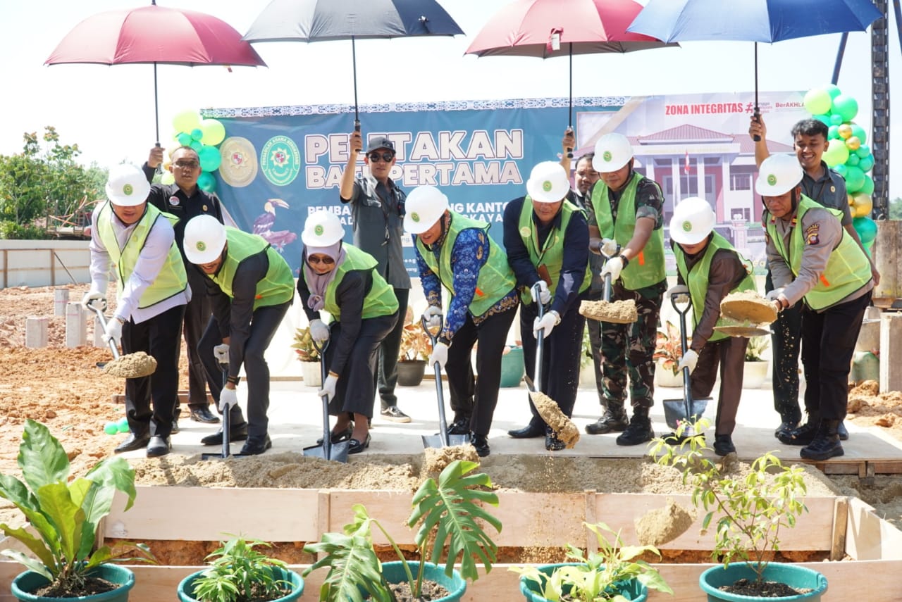 Peletakan Batu Pertama Gedung Kantor Pengadilan Agama Dihadiri Bupati Bengkayang