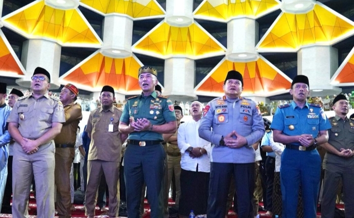 Sulsel Bershalawat, Pangdam XIV/Hsn Bersama Unsur Forkompinda Sulsel, Peringati Maulid Nabi SAW Dan Tasyakuran HUT Ke-78 TNI