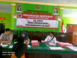 Pemdes Gumuksari Bagikan Sertifikat PTSL