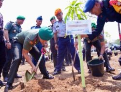 Penanaman Secara Serentak 10 Juta Pohon Bersama Polri, Pangdam XIV/Hsn Ajak Masyarakat Ikut Berkontribusi Hijaukan Sulsel