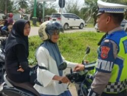 Anggota Satlantas Polres Aceh Timur Tertibkan Pengguna Jalan di Kawasan Tertib Lalu Lintas