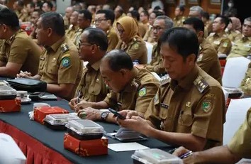 Penjabat Bupati Aceh Timur dan seluruh Kepala Daerah se-Indonesia Menerima Arahan Dari Presiden Jokowi