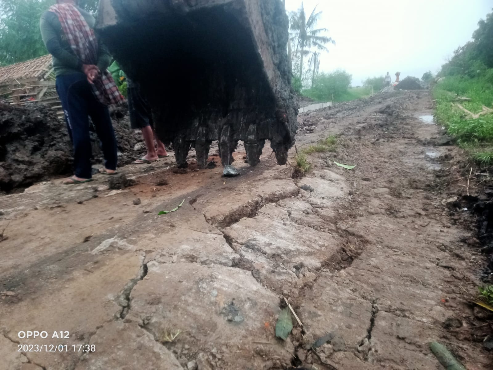Viral.. Proyek Miliaran Rupiah Dikeluhkan Warga Kampung Gandu Desa Sukamulya Kecamatan Sukatani Kabupaten Bekasi