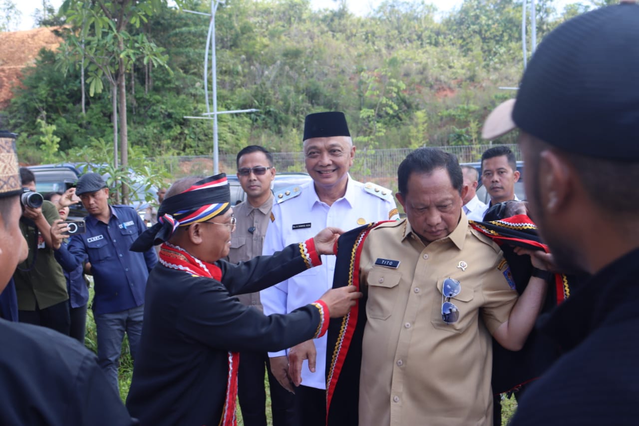 Jelang Diresmikan Presiden, Menteri Tito Cek Kesiapan Pos PLBN Jagoi Babang