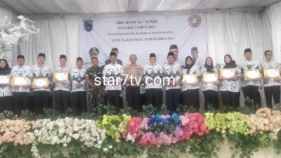 Transformasi Guru Mewujudkan Indonesia Maju” HUT PGRI Ke-78 SMPN 1 Kayuagung Meraih Penghargaan Kategori Kepala Sekolah Kreatif