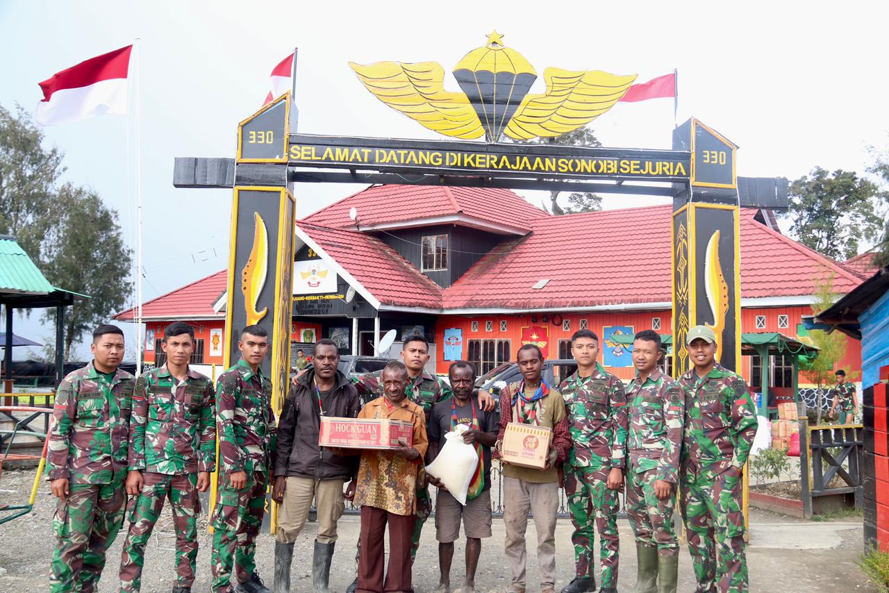 Masyarakat Kampung Tanah Putih Datang Mengadu, Satgas Yonif 330 Tri Dharma Sigap Membantu