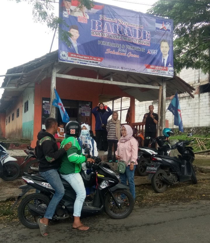 Dedi Suhandi.SE Caleg DPRD.Kabupaten Sukabumi Nomer Urut 7 Dapil 4 Dari Partai Demokrat,Bersama Tim Baradenya Laksanakan Berbagi Kasih Dihari Jum’at Berkah