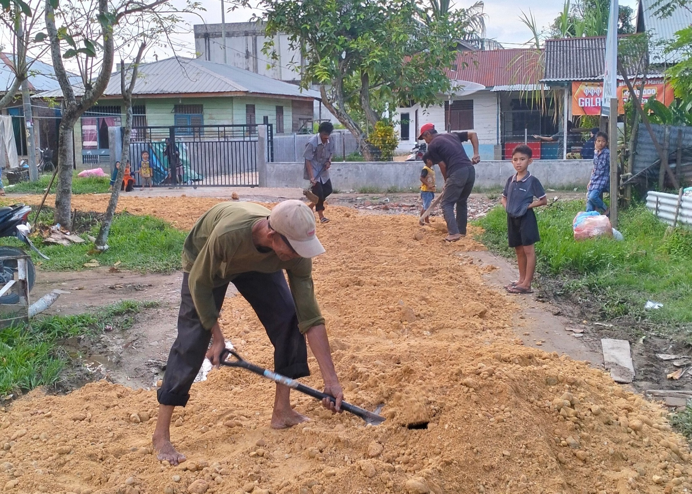 Sehari Berselang, M.Nur langsung Tepati Janji Kepada Warga Desa Tanoh Anoe Dusun Amiruddin