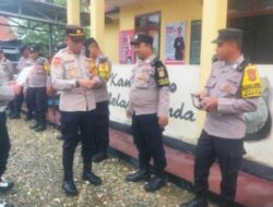 Usai Apel Pagi, Kapolsek Pantee Bidari Polres Aceh Timur Lakukan Pemeriksaan Sikap Tampang Aggotanya