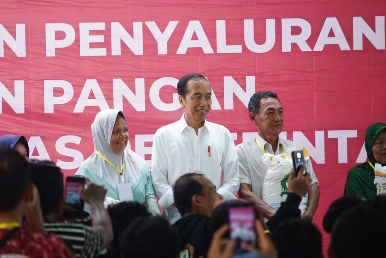 Kunjungan Presiden Republik Indonesia Joko Widodo Dalam Rangka Inspeksi Di Gudang Bulog Cibitung Jl. Imam Bonjol Sukadanu Cikarang Barat