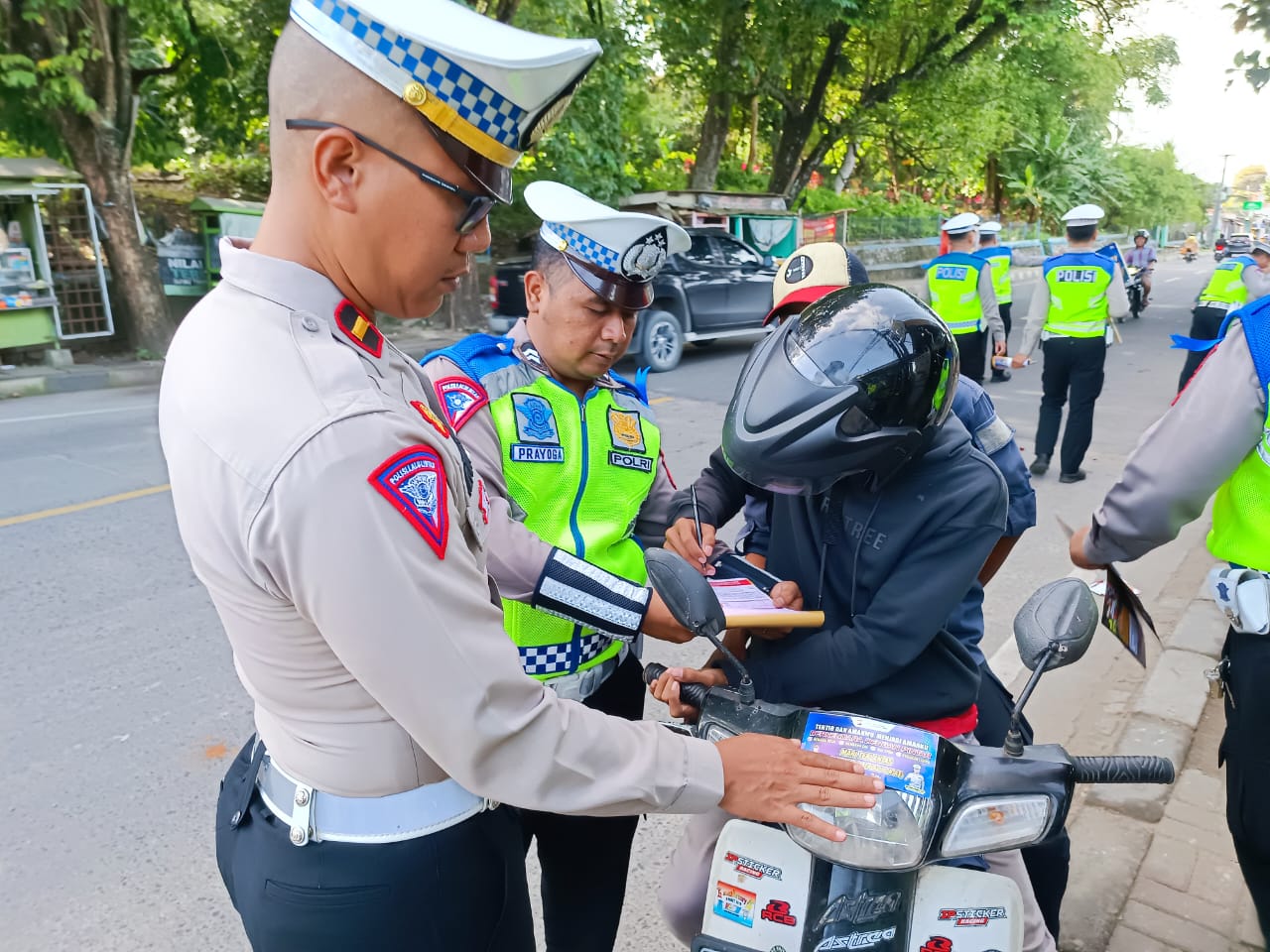 Hari Keempat, Polres Lebak Polda Banten Laksanakan Operasi Keselamatan Maung 2024 Di Simpang Malang nengah