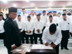 Camat Langsa Kota Resmi Lantik Dan Ucap Sumpah Tuha Peut Dari Enam Gampong Masa Bhakti 2024-2030.