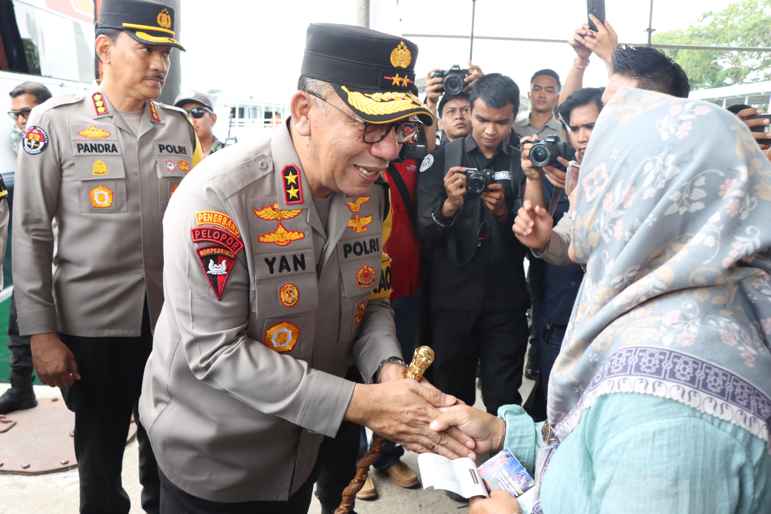 POLDA KEPRI BERIKAN 216 TIKET KAPAL GRATIS UNTUK MUDIK LEBARAN DI PELABUHAN DOMESTIK PUNGGUR, BATAM