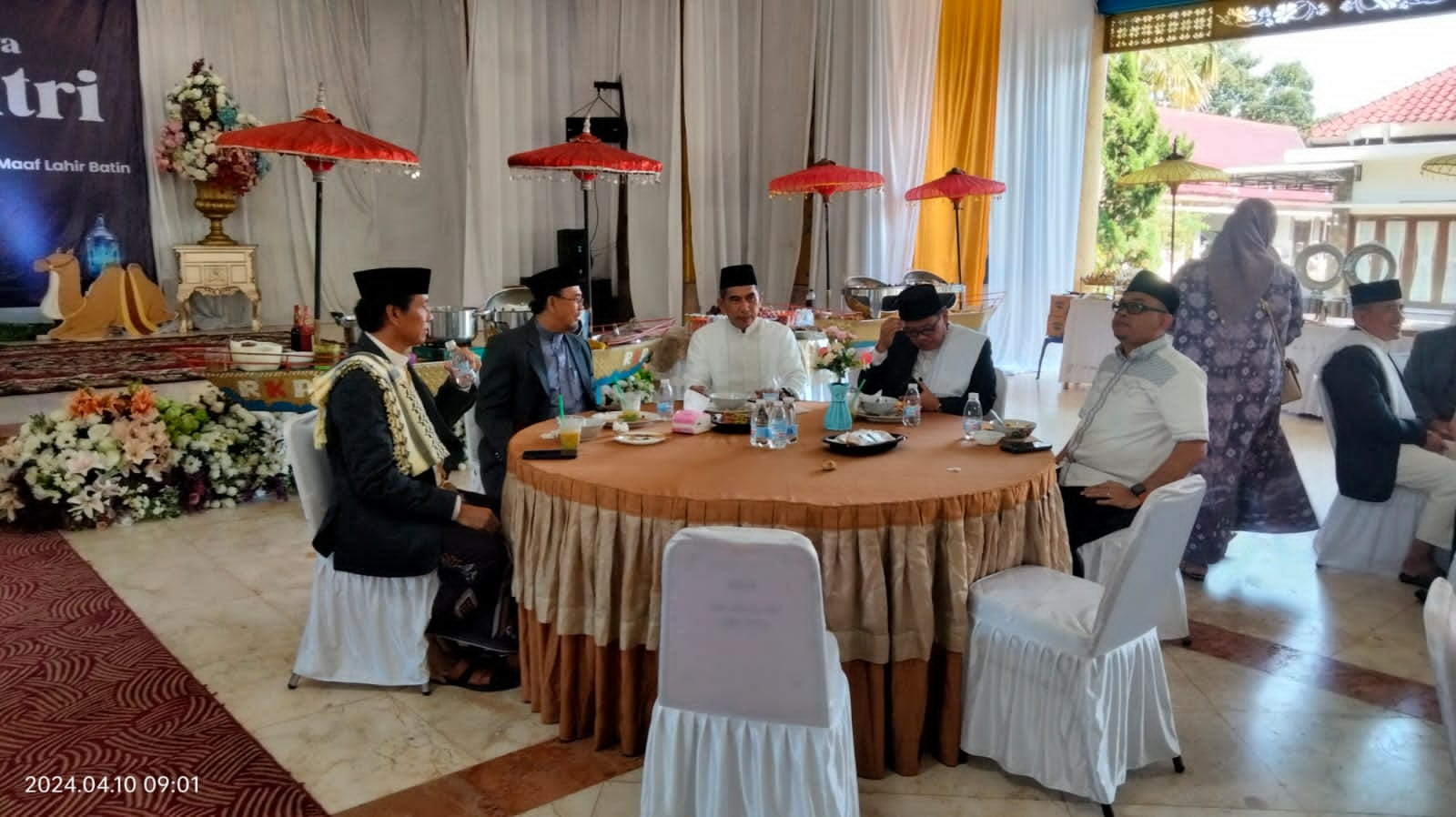 Sekda OKI dan PJ Bupati, Open House Idul Fitri 1445. H di Rumah Dinas Kayuagung Bersama Masyarakat