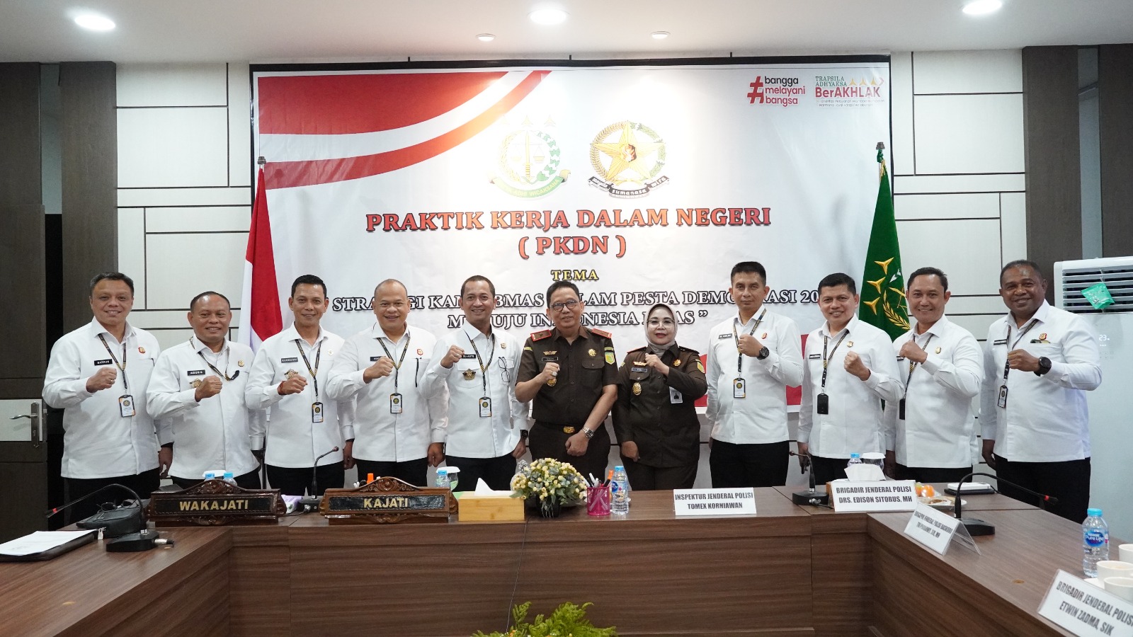 KAJATI KEPRI BESERTA JAJARANTERIMA KUNJUNGAN TIM PKDN SESPIMTI POLRI DIKREG KE-33 TA 2024