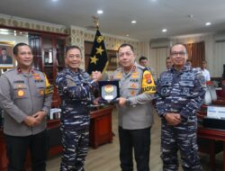 PANGKOARMADA RI KUNJUNGI POLDA KEPRI: SINERGITAS TNI-POLRI DALAM MENJAGA KEAMANAN WILAYAH MARITIM