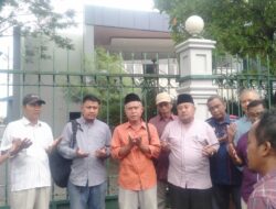 H. Akhmd Jajuli Bakal Calon Bupati Lebak Doa Berama Di Depan Masjid Agung  Rangkasbitung