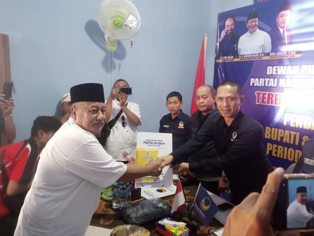 H.Akhmad Jajuli Serahkan Formulir Ke Partai PKB Dan Nasdem