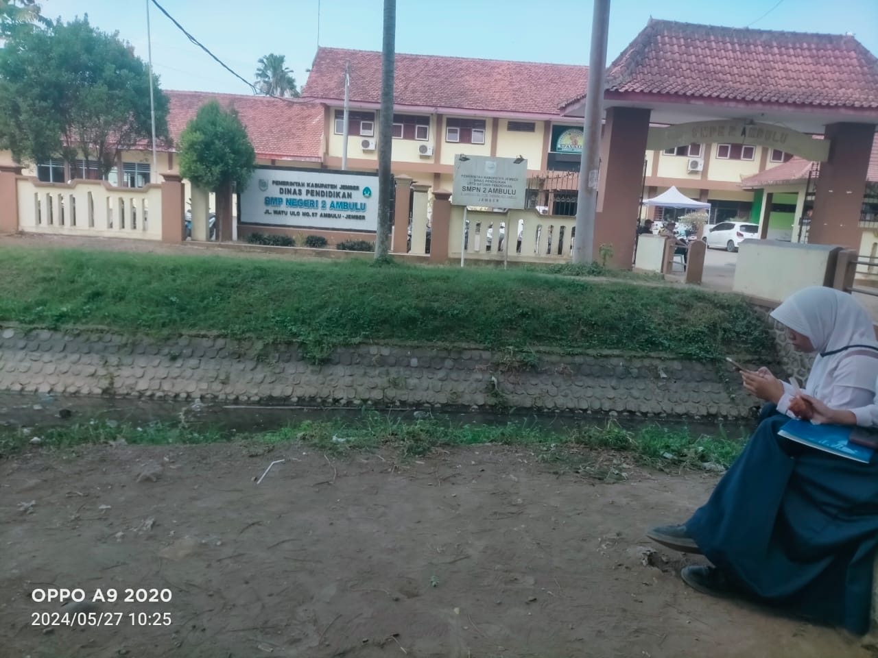 Kurang Tranparansi Anggaran Dana Bos SMPN 2 Ambulu.